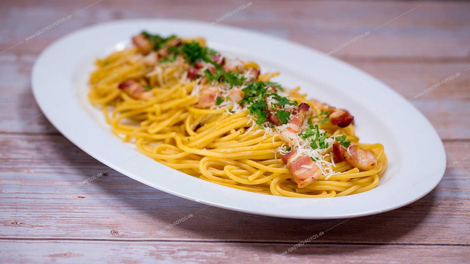 Spaghetti Carbonara - Nudelgerichte mit Fleisch