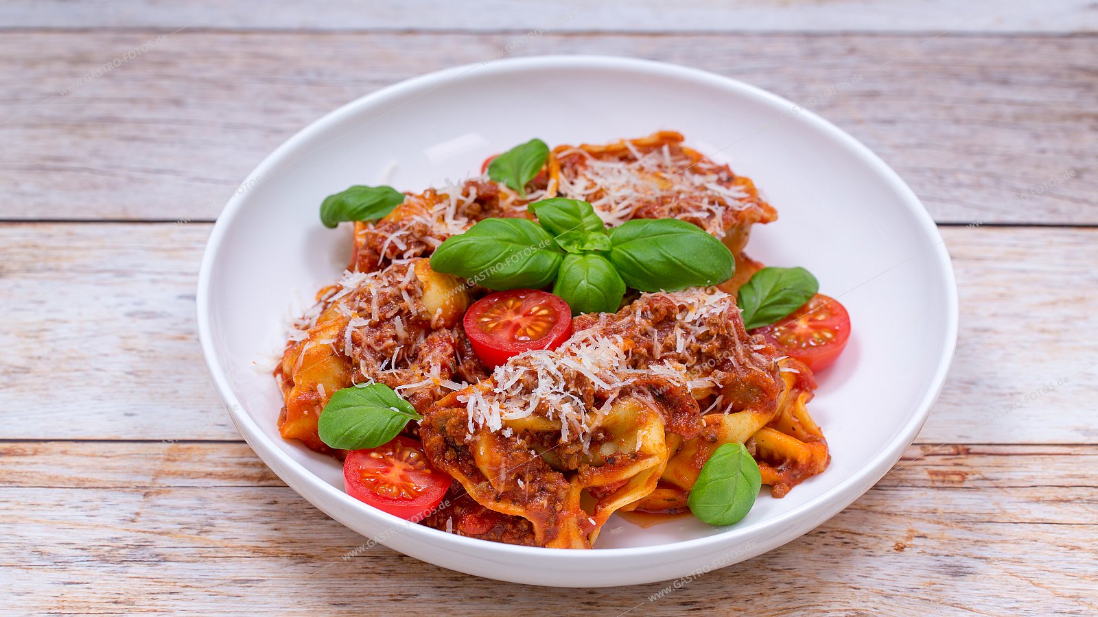 Tortellini in Tomaten-Hackfleischsauce - Nudelgerichte mit Fleisch